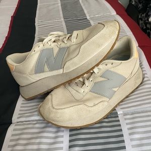 Women’s size 9 new balance 237